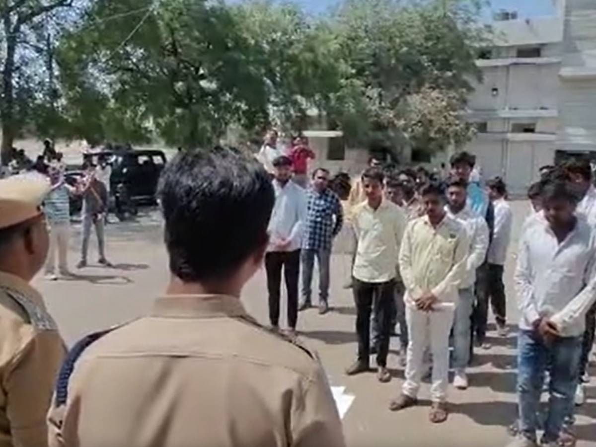 जालन्यात IPS अधिकाऱ्याचा वाळू माफियांना दणका, परेड काढली अन् लिहून घेतला बाँड