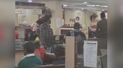 महिला बँकेत पोहोचली, नाव आणि लॉकर क्रमांक सांगितला आणि हे ऐकताच मॅनेजरला फुटला घाम; कारण... 