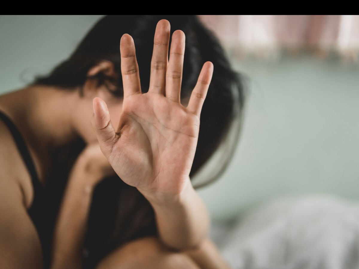 झोपलेल्या लेकीवर बापाची वाईट नजर, आईला जाग आली तेव्हा…’ संतापजनक प्रकार समोर!