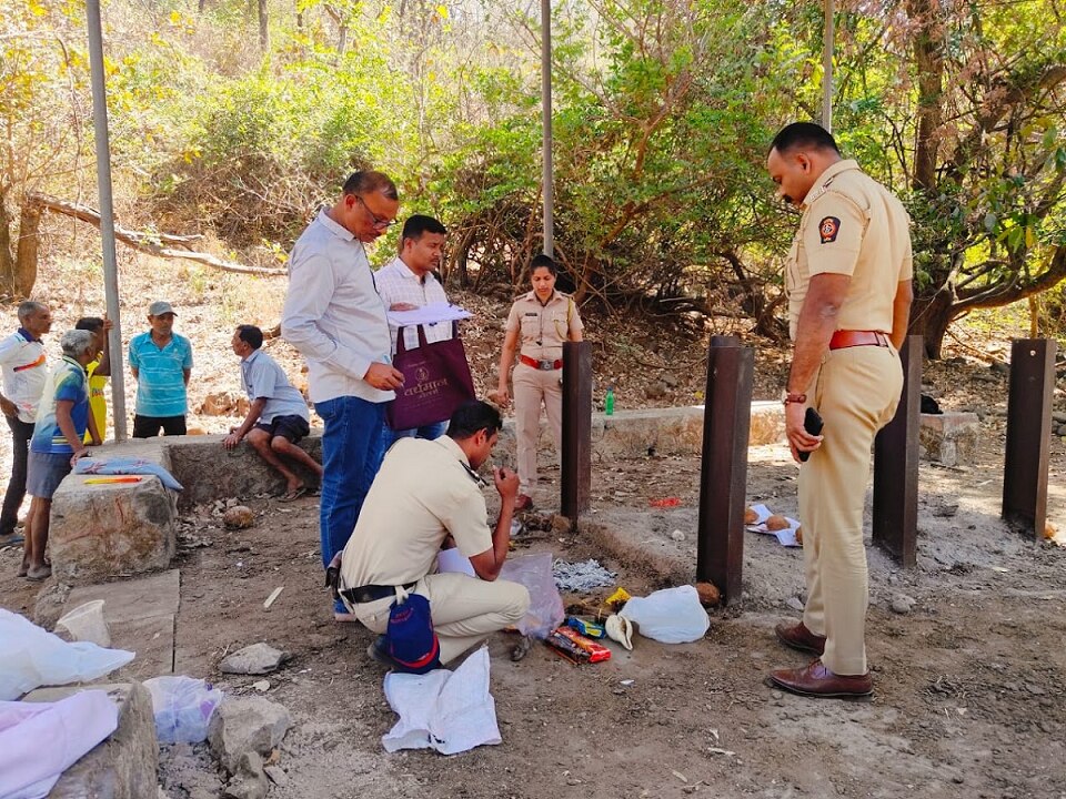 raigad news shocking news pen suprstition puja performed at crematorium | धक्कादायक! पेटलेला नारळ अन् मानवी कवटीसोबत अघोरी प्रकार; पेणच्या नाडे गावात रात्रीस जादूटोणा चाले