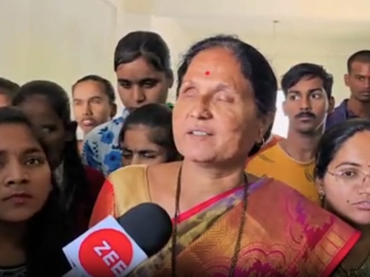 स्वतः दृष्टीहिन असूनही दिव्यांगांच्या शिक्षणासाठी झगडतायत जाई, कहाणी वाचून बदलेल तुमच्या आयुष्याचा दृष्टीकोन