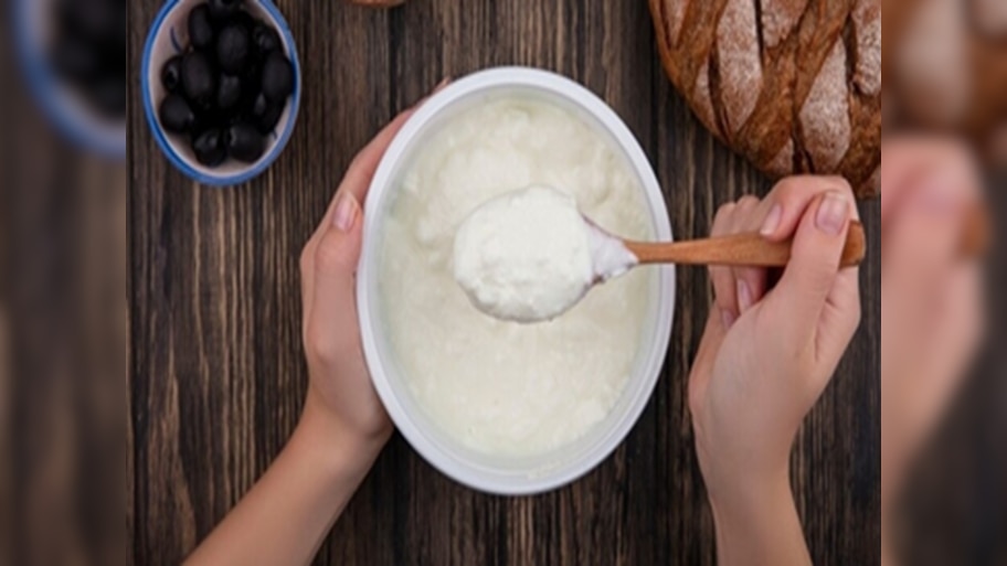 Curd Benefits : 90 टक्के लोक करतात दही खाताना चूक! दही खाण्याची योग्य पद्धत जाणून घ्या तज्ज्ञांकडून 
