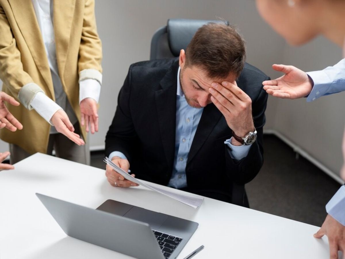 HR कडून स्वत:च्याच कंपनीला 18 कोटींचा गंडा! 22 Fake Employees दाखवून...