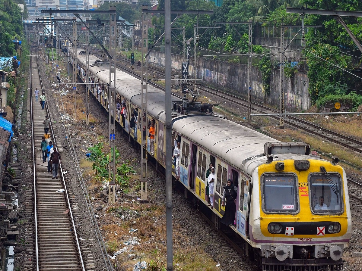 Mumbai Local: मध्य रेल्वेचा प्रवास सुपरफास्ट होणार! बदलापूर-कर्जत रेल्वेमार्गावर तिसऱ्या आणि चौथ्या मार्गाचा विस्तार Mumbai Local: मध्य रेल्वेचा प्रवास सुपरफास्ट होणार! बदलापूर-कर्जत रेल्वेमार्गावर तिसऱ्या आणि चौथ्या मार्गाचा विस्तार