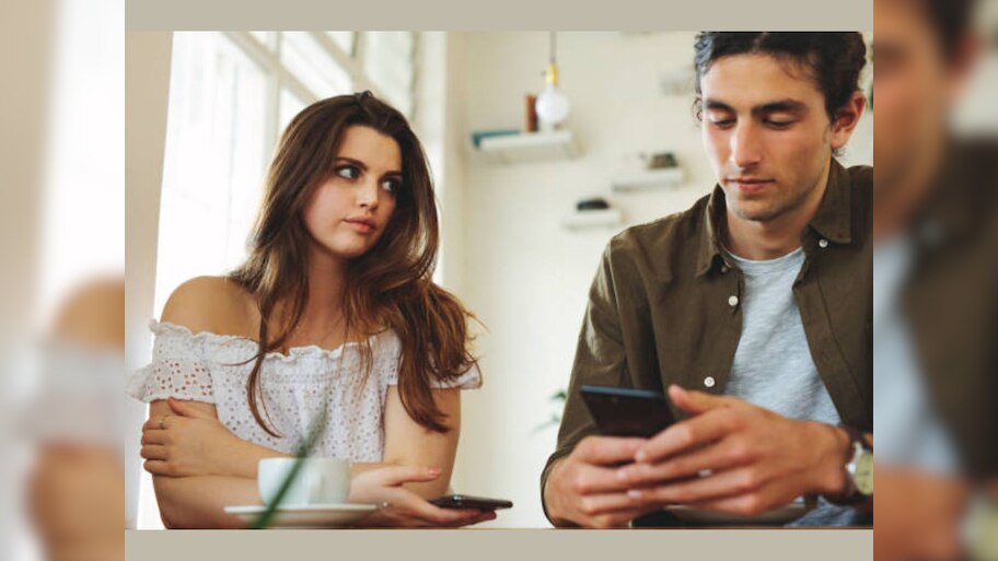 Relationship Tips : मुलं की मुली, प्रेमात कोण जास्त धूर्त ? रिलेशनशिपच्या नावाखाली कोण खेळतं Mind Game 