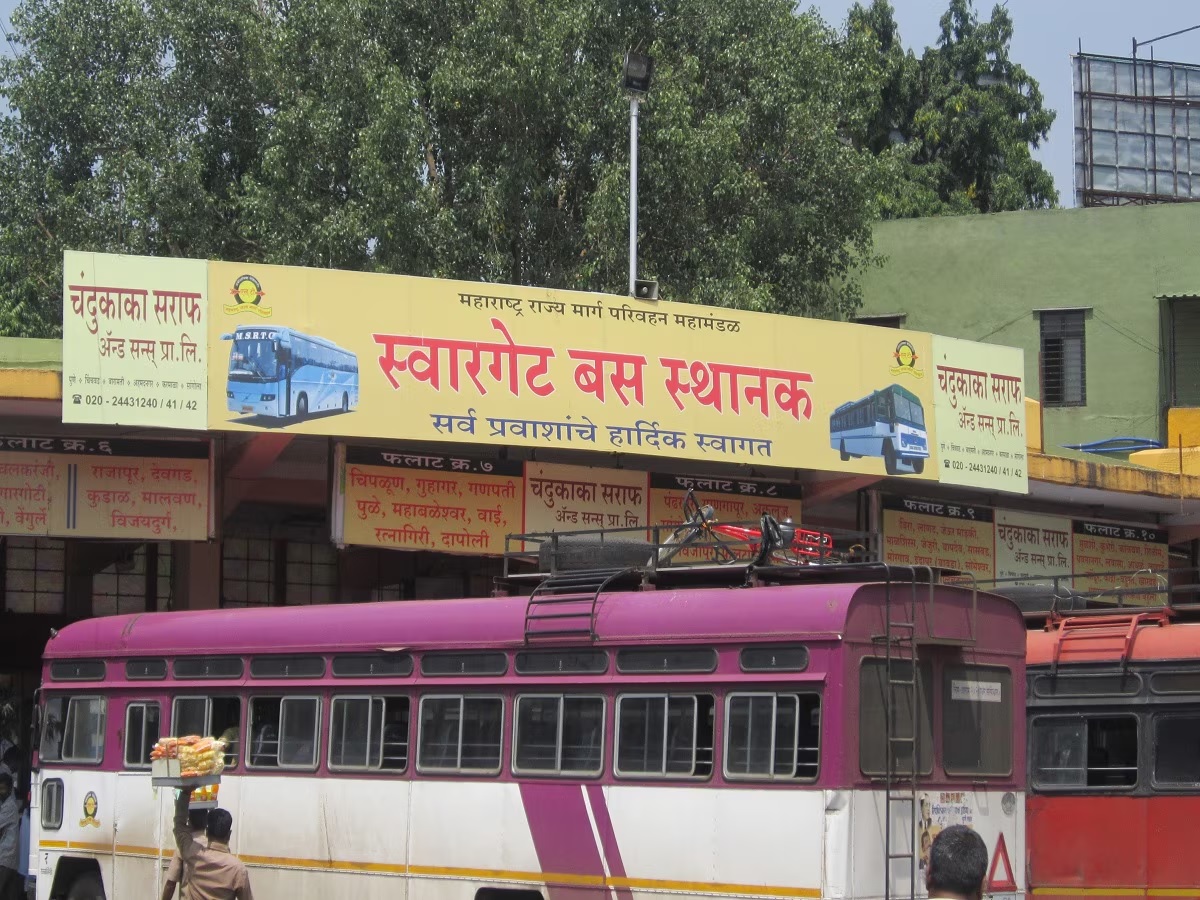 Pune: स्वारगेट बलात्कार पीडितेलाच शेवटी मुंबईत यावं लागलं; निलम गोऱ्हे यांनी काय आश्वासन दिलं? Pune: स्वारगेट बलात्कार पीडितेलाच शेवटी मुंबईत यावं लागलं; निलम गोऱ्हे यांनी काय आश्वासन दिलं?
