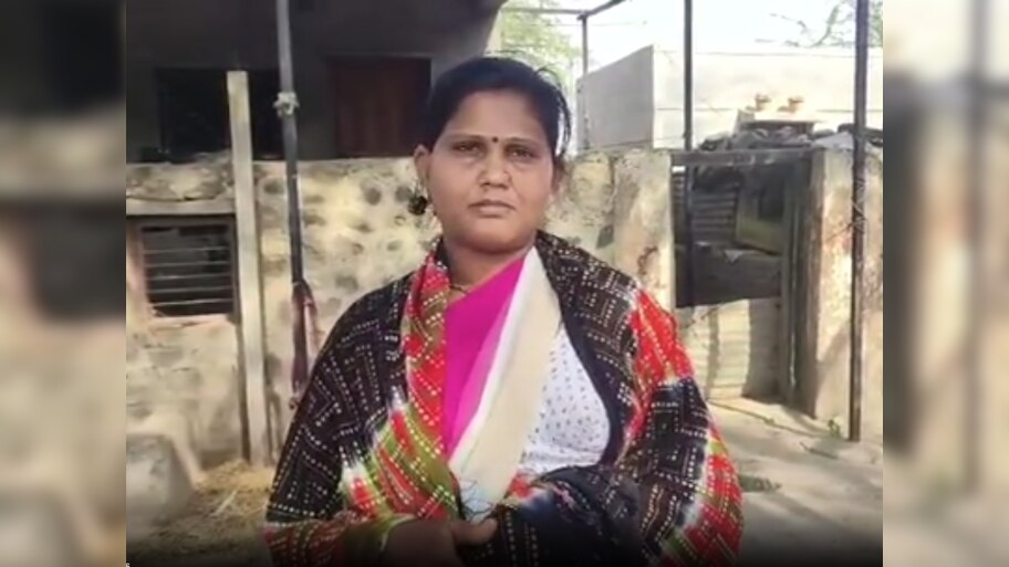 'लाडकी बहीण'चे पैसे न दिल्याने पतीकडून कोयत्याने वार? माढातल्या घटनेत आला मोठा ट्विस्ट!
