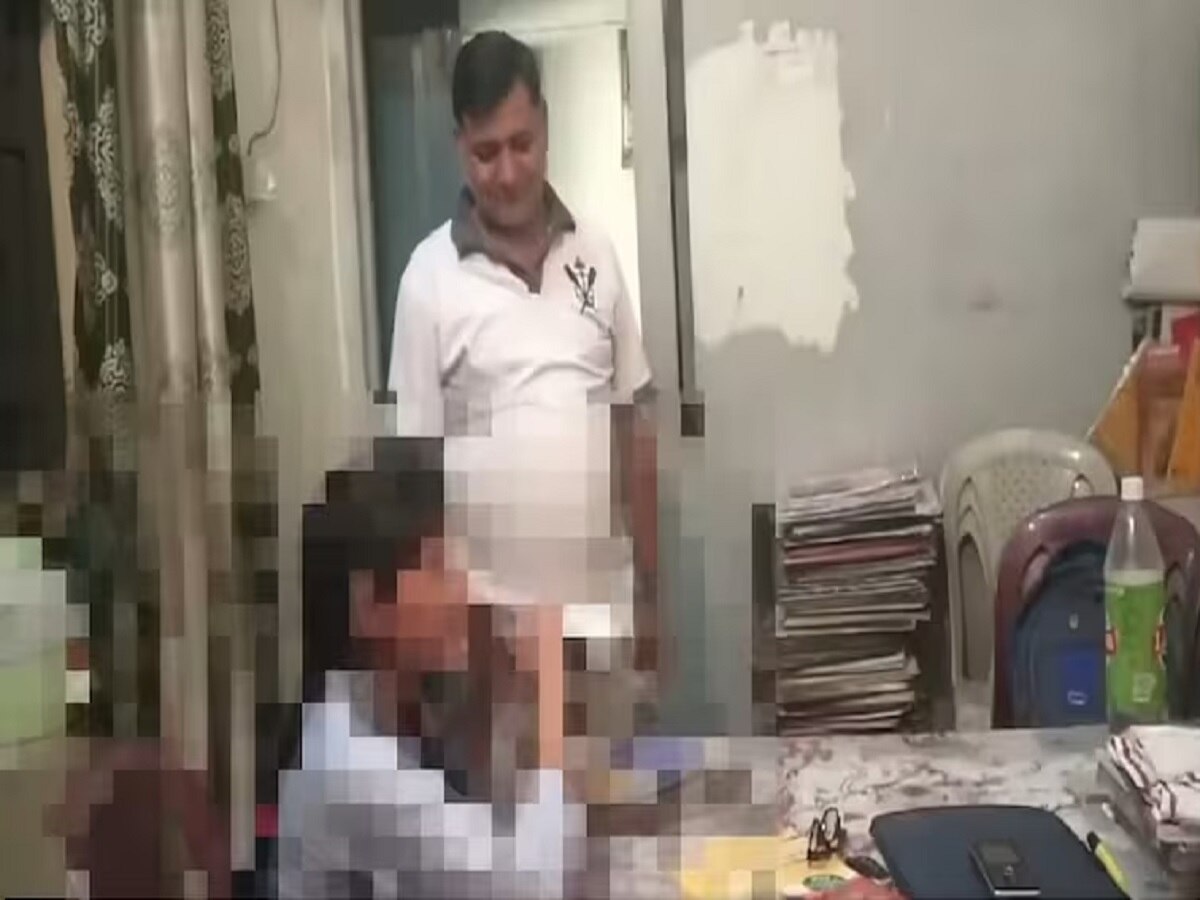 Crime: 30 विद्यार्थिनी, 65 अश्लील व्हिडीओ अन् 54 वर्षांचा प्राध्यापक! पंतप्रधान आणि मुख्यमंत्र्यांपर्यंत गेलं प्रकरण Crime: 30 विद्यार्थिनी, 65 अश्लील व्हिडीओ अन् 54 वर्षांचा प्राध्यापक! पंतप्रधान आणि मुख्यमंत्र्यांपर्यंत गेलं प्रकरण