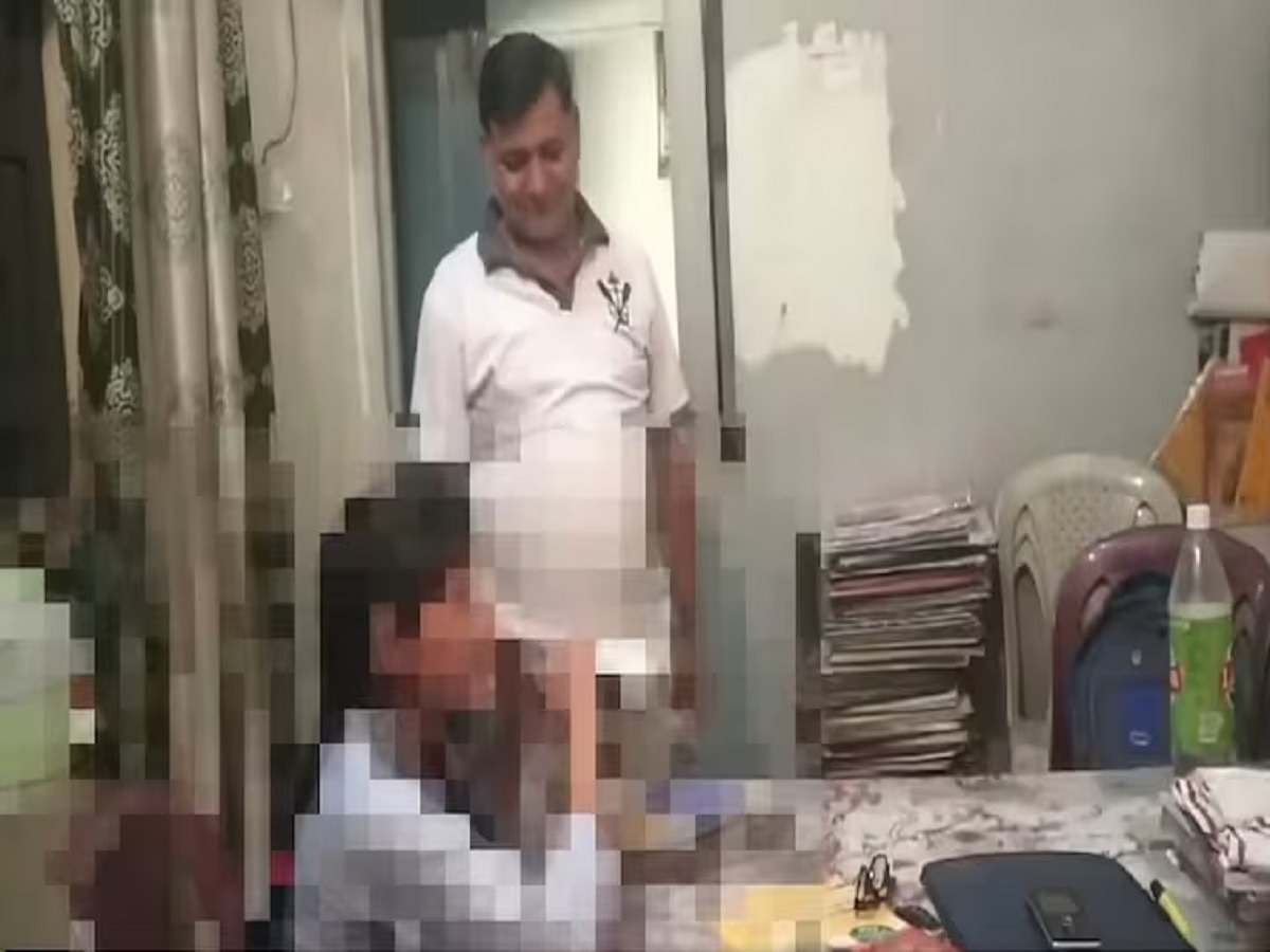  Crime: 30 विद्यार्थिनी, 65 अश्लील व्हिडीओ अन् 54 वर्षांचा प्राध्यापक! पंतप्रधान आणि मुख्यमंत्र्यांपर्यंत गेलं प्रकरण