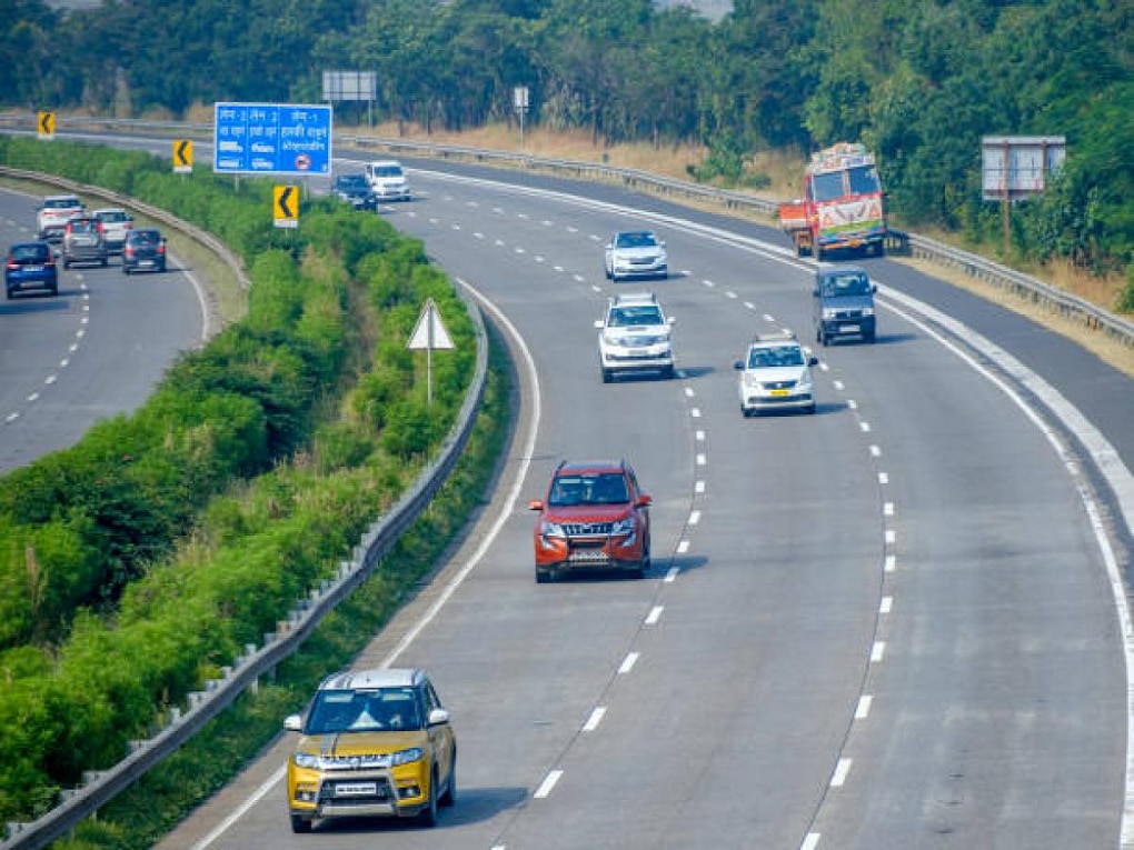 मुंबई- पुणे एक्स्प्रेस वेवरून प्रवास करणाऱ्यांचा का होतोय संताप? एक निर्णय ठरतोय कारणीभूत.... मुंबई- पुणे एक्स्प्रेस वेवरून प्रवास करणाऱ्यांचा का होतोय संताप? एक निर्णय ठरतोय कारणीभूत....