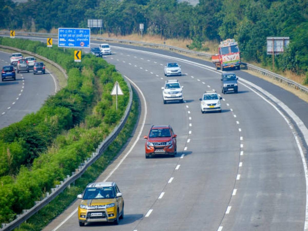 मुंबई- पुणे एक्स्प्रेस वेवरून प्रवास करणाऱ्यांचा का होतोय संताप? एक निर्णय ठरतोय कारणीभूत.... 