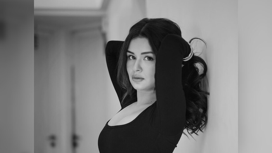 अवनीत कौरसोबत होळीच्या दिवशी मुलानं केलं घाणेरड कृत्य; खुलासा करत म्हणाली, 'त्यानं माझ्या...'