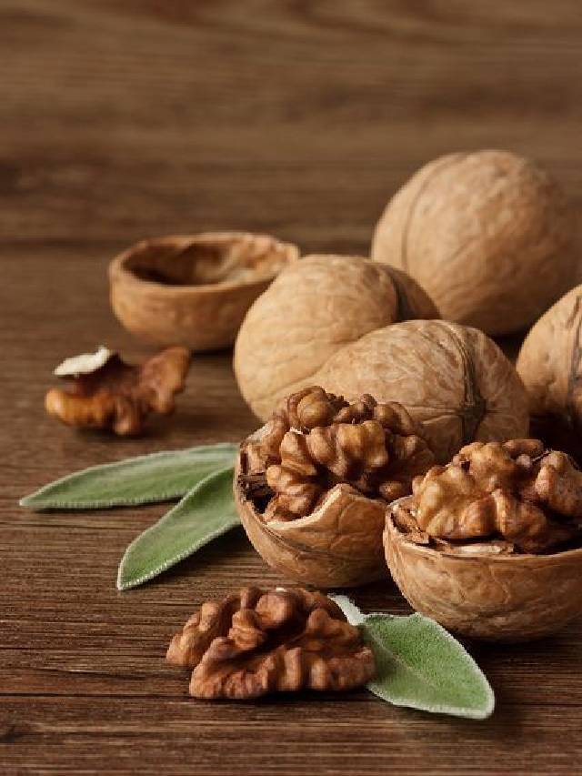 अक्रोडची साल फेकून न देता करा असा अप्रतिम उपयोग