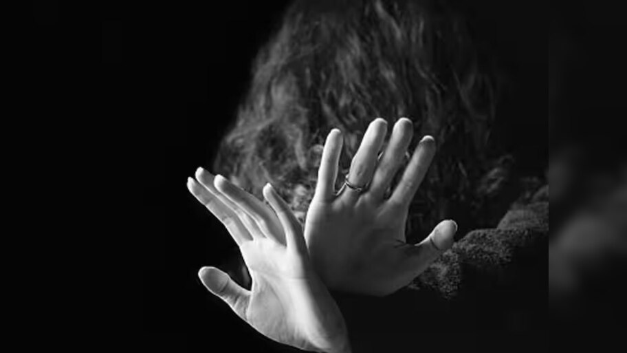 उल्हासनगरमध्ये खळबळ! पत्नीपासून विभक्त झालेल्या नराधम बापाचा पोटच्या मुलीवर अत्याचार 