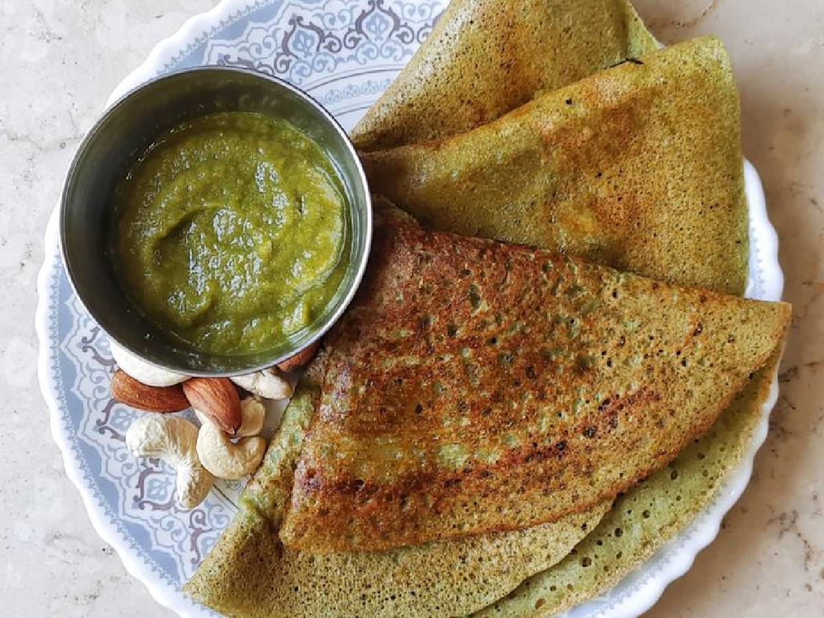 1. मूगडाळीचा डोसा