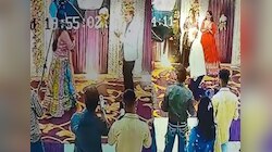 हातात हात, प्रेमाचा वर्षाव...25 व्या लग्नाच्या वाढदिवसाला पत्नीसोबत डान्स करताना पतीचा मृत्यू; धक्कादायक VIDEO 