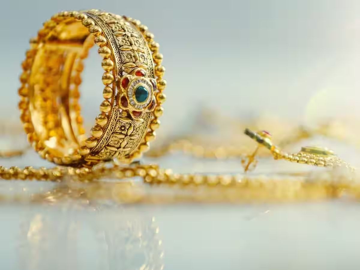 आज सोन्याच्या किंमतीत पुन्हा उलटफेर, स्वस्त झालं की महाग? वाचा 18k, 22K, 24K चे भाव 