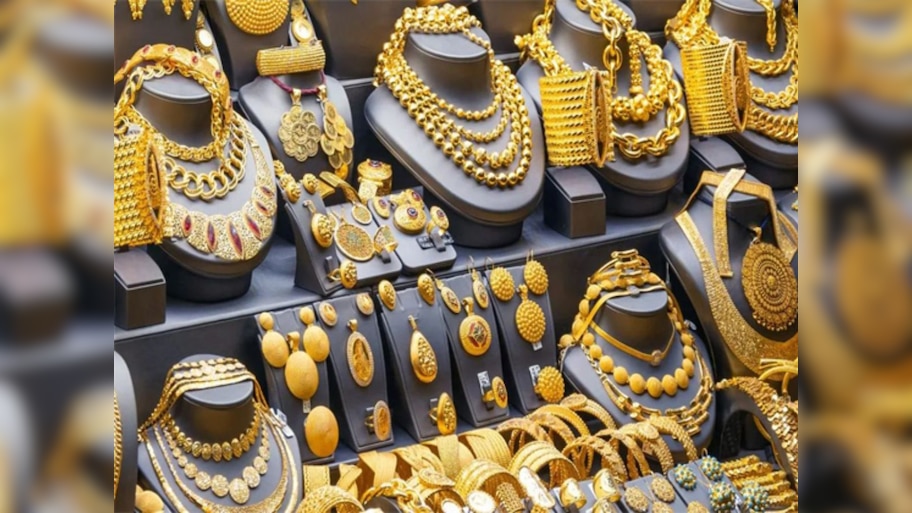 चांदीचे दर घसरले, सोन्याच्या दरात वाढ कायम, आजचे 22 कॅरेटचे दर काय?