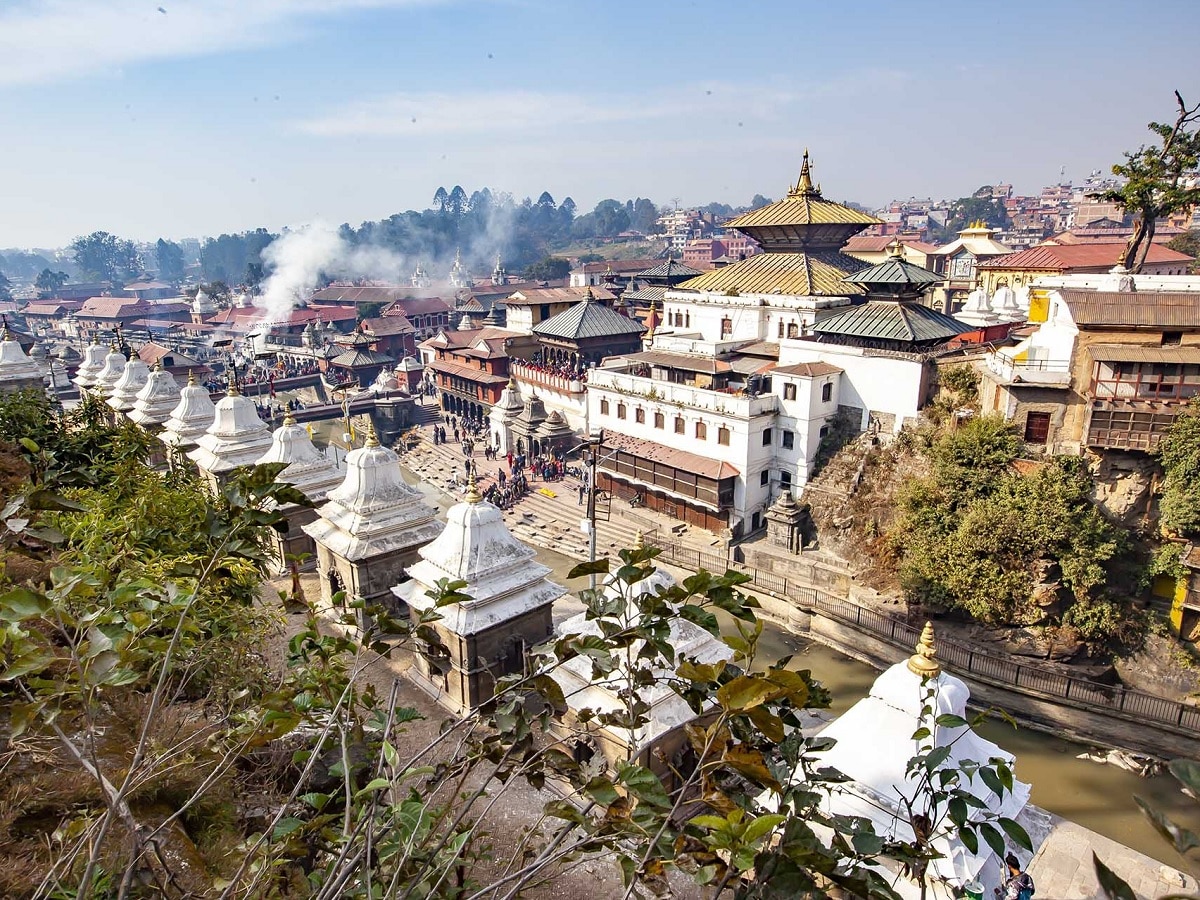 भारताच्या बॉर्डरवर असलेल्या 'या' देशाला का बनायचं आहे 100 टक्के हिंदू राष्ट्र? भारताच्या बॉर्डरवर असलेल्या 'या' देशाला का बनायचं आहे 100 टक्के हिंदू राष्ट्र?