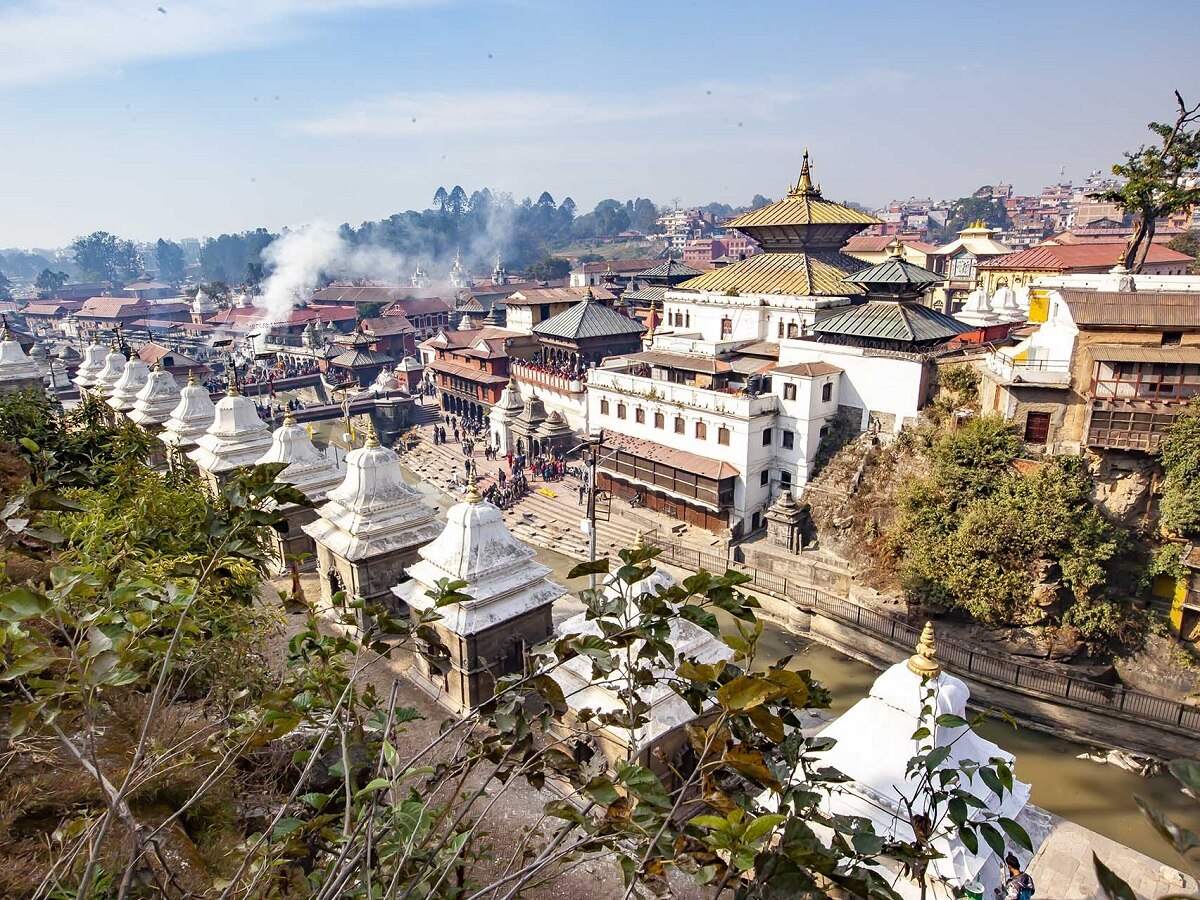 भारताच्या बॉर्डरवर असलेल्या 'या' देशाला का बनायचं आहे 100 टक्के हिंदू राष्ट्र? 