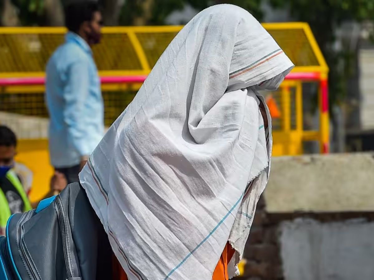 घराबाहेर पडताना काळजी घ्या! राज्यात उष्णतेचा प्रकोप, 'या' जिल्ह्यांत उष्णतेची लाट येणार घराबाहेर पडताना काळजी घ्या! राज्यात उष्णतेचा प्रकोप, 'या' जिल्ह्यांत उष्णतेची लाट येणार