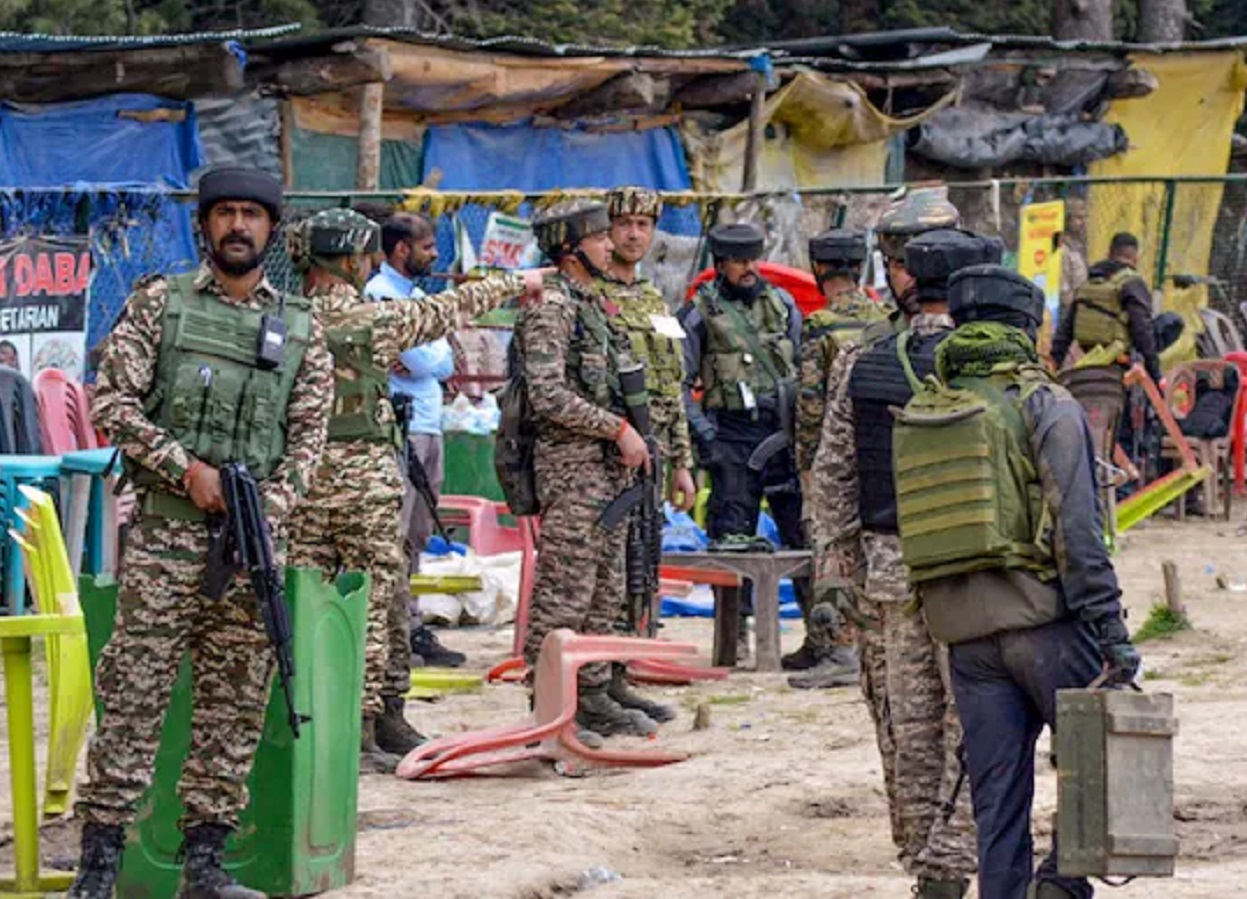 Pahalgam Terror Attack: सैन्याचा वापर न करताही पाकिस्तानचा बदला घेण्याचे 4 मार्ग Pahalgam Terror Attack: सैन्याचा वापर न करताही पाकिस्तानचा बदला घेण्याचे 4 मार्ग