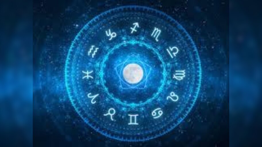 Horoscope : शुक्रवारी मालव्य योगमध्ये लक्ष्मीची राहील कृपा 5 राशी होणार मालामाल