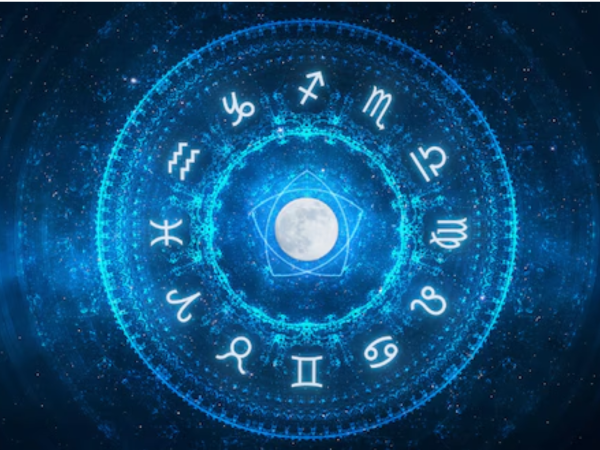 Horoscope : 26 एप्रिल रोजी नीचभंग राजयोगमुळे मेषसह 5 राशीच्या लोकांना होणार धनलाभ Horoscope : 26 एप्रिल रोजी नीचभंग राजयोगमुळे मेषसह 5 राशीच्या लोकांना होणार धनलाभ