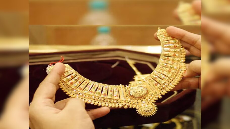Gold-Silver Price Today: अक्षय्य तृतीयेच्या आधी सोन्याचे भाव घसरले, जाणून घ्या सोने-चांदीचे आजचे दर