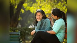 वयात आलेल्या मुलीसोबत 'या' 5 गोष्टी कधीच शेअर करु नका; खोलवर होतो परिणाम