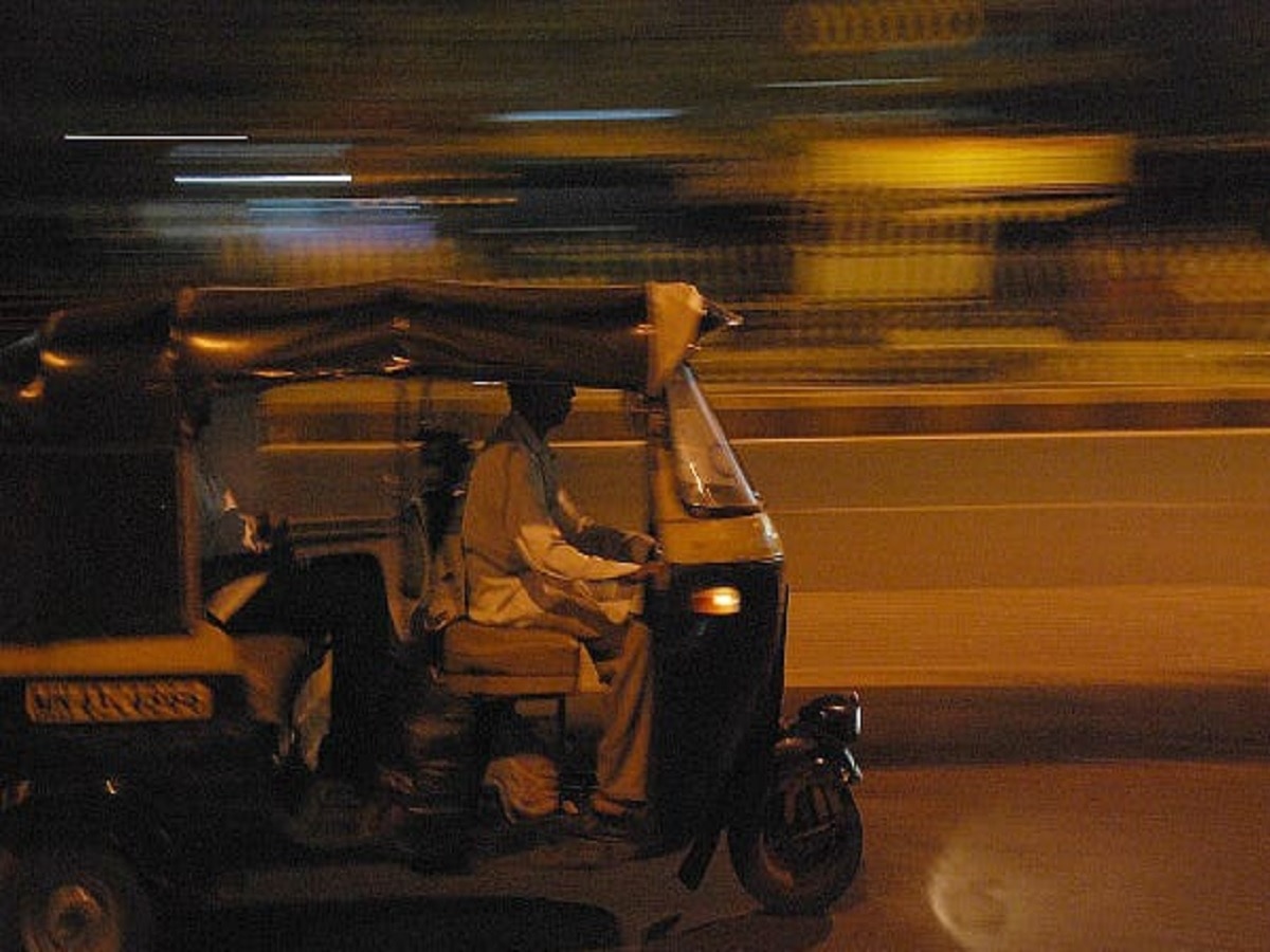 12 तोळे सोनं, 2 तास आणि एक रिक्षा... मुंबई पोलिसांची जबरदस्त कामगिरी 12 तोळे सोनं, 2 तास आणि एक रिक्षा... मुंबई पोलिसांची जबरदस्त कामगिरी