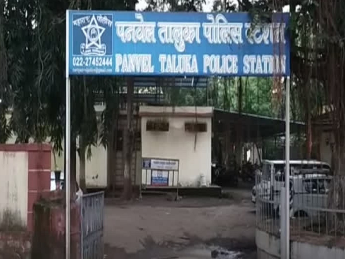 महाराष्ट्र हादरला! जन्मदात्या पित्याचा 6 वर्षाच्या लेकीवर बलात्कार; नवी मुंबईत एकाच दिवशी घडल्या दोन घटना महाराष्ट्र हादरला! जन्मदात्या पित्याचा 6 वर्षाच्या लेकीवर बलात्कार; नवी मुंबईत एकाच दिवशी घडल्या दोन घटना