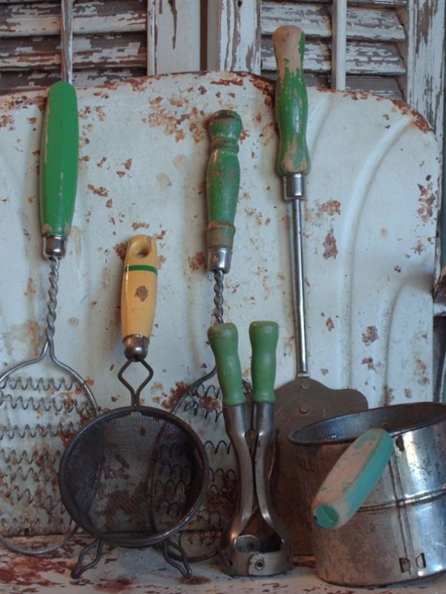 Do not keep broken utensils in kitchen create Negativity in home 