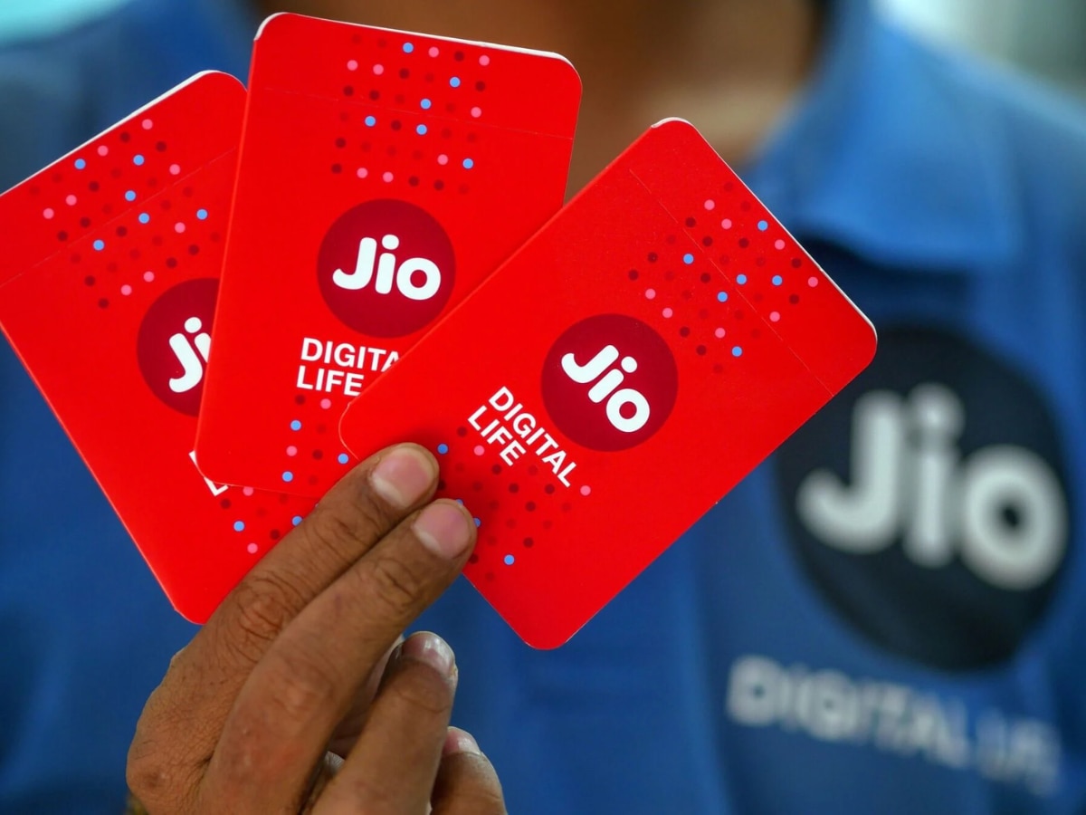 Jioने उडवली Airtelची झोप! 80 रुपयांच्या मंथली रिचार्जमध्ये 11 महिने अनलिमिटेड कॉलिंग आणि…