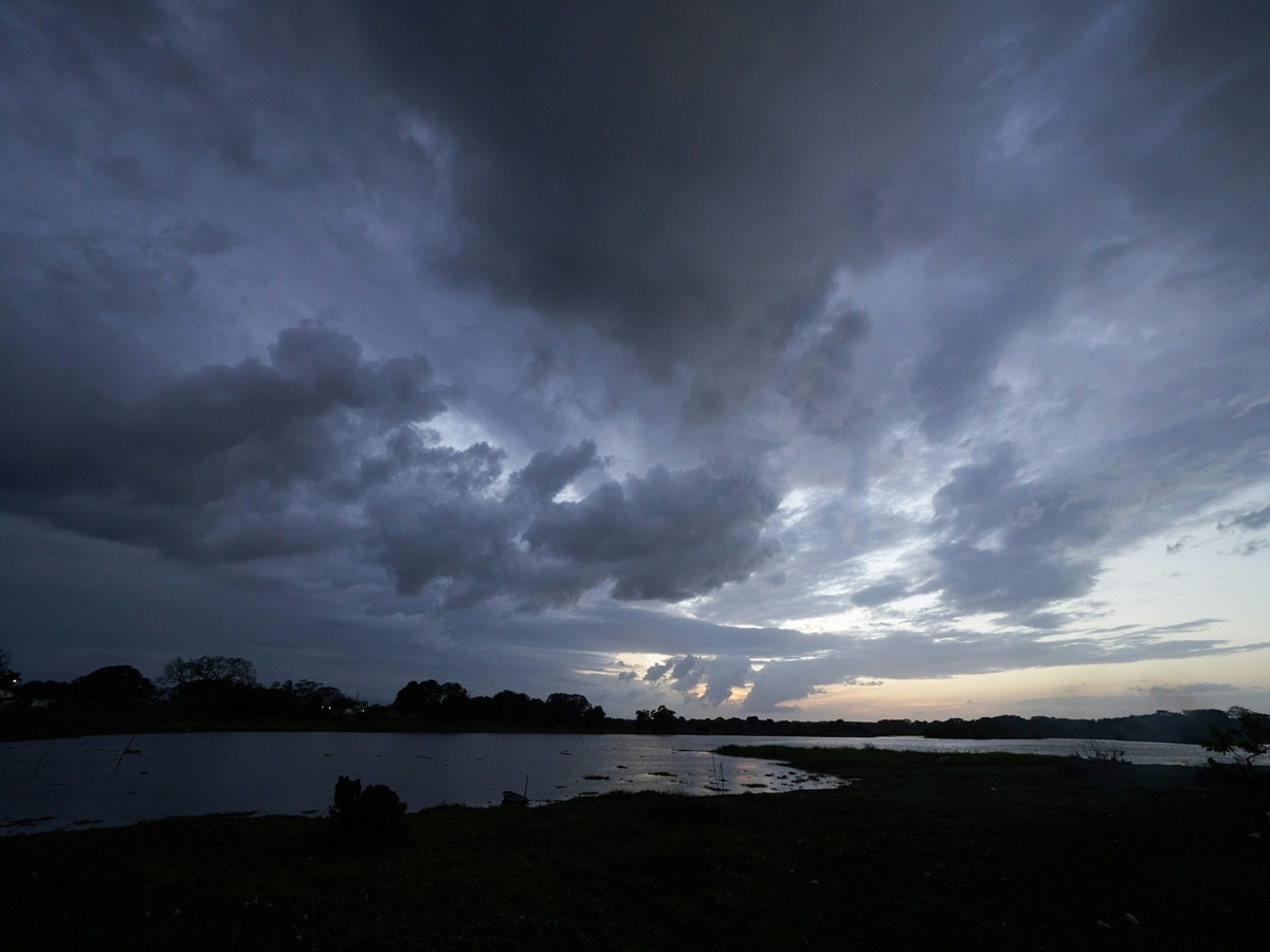 Maharashtra Weather News : ढगाळ वातावरण चकवा देणार; पावसासोबत उकाडा बेजार करणार, हवामान अंदाजानं वाढवली चिंता