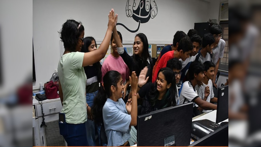 Maharashtra 10th SSC Result 2025: दहावीच्या विद्यार्थ्यांसाठी निकालापूर्वीच आनंदाची बातमी! महाराष्ट्र बोर्डाचा मोठा निर्णय