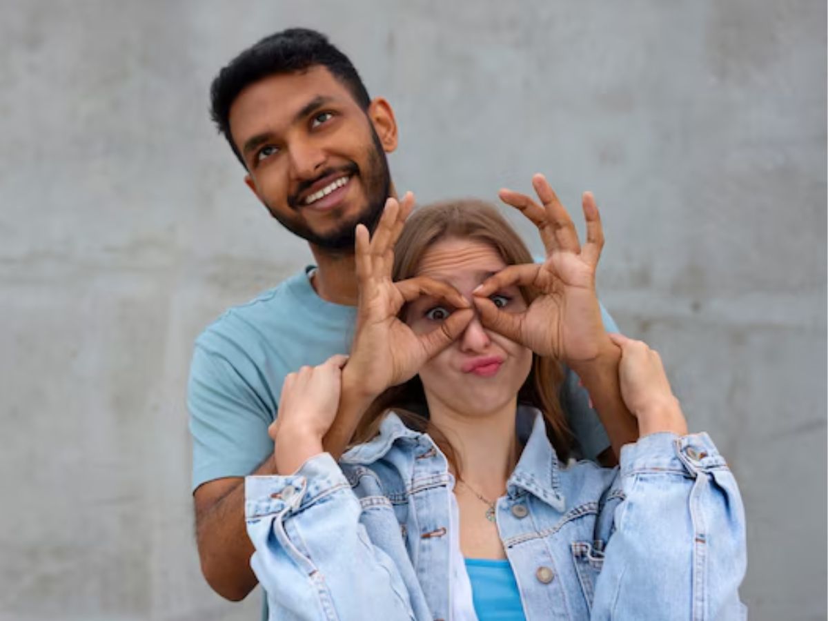 रिलेशनशिपमधील Soft Launch आणि Hard Launch चा अर्थ काय? Gen Z मधील ट्रेंडबद्दल जाणून घ्या रिलेशनशिपमधील Soft Launch आणि Hard Launch चा अर्थ काय? Gen Z मधील ट्रेंडबद्दल जाणून घ्या