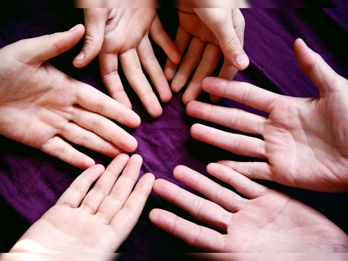 Palm Shape Personality Traits: तळहाताचा आकार उलगडतो व्यक्तिमत्वाचं रहस्य, जाणून घ्या