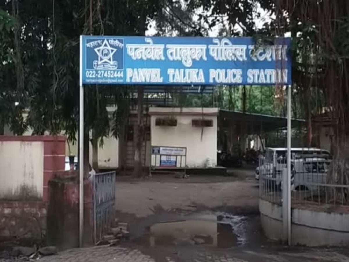 महाराष्ट्र हादरला! पोलीस उपनिरीक्षकाचे पोलीस महिलेसह धक्कादायक कृत्य; लैंगिक अत्याचार करत नग्न फोटो काढले आणि… महाराष्ट्र हादरला! पोलीस उपनिरीक्षकाचे पोलीस महिलेसह धक्कादायक कृत्य; लैंगिक अत्याचार करत नग्न फोटो काढले आणि…
