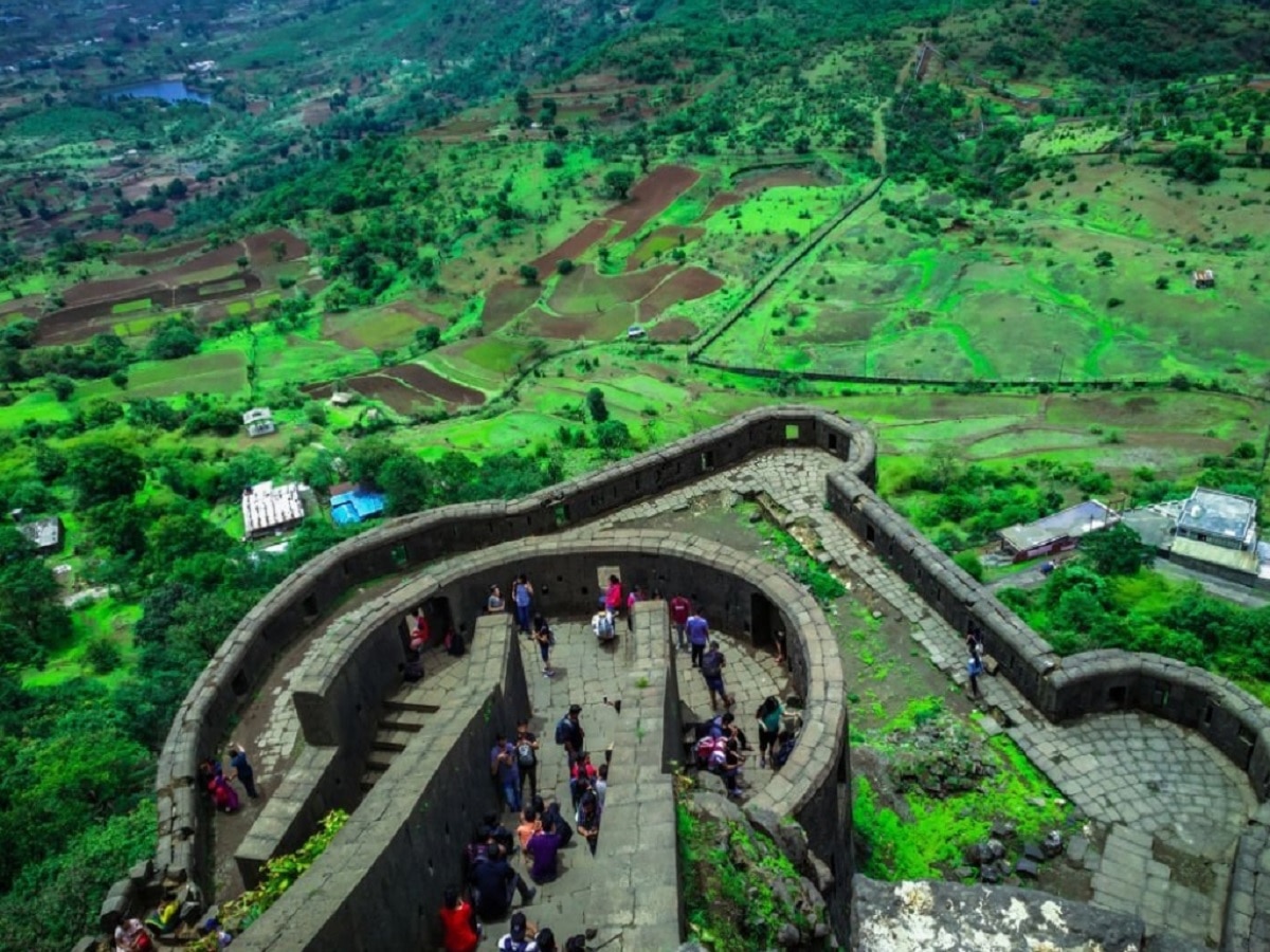 पुण्यातील 10 प्रसिद्ध पर्यटनस्थळ; भारतातूनच नाही तर थेट परदेशातूनही पर्यटक इथं फिरायला येतात  