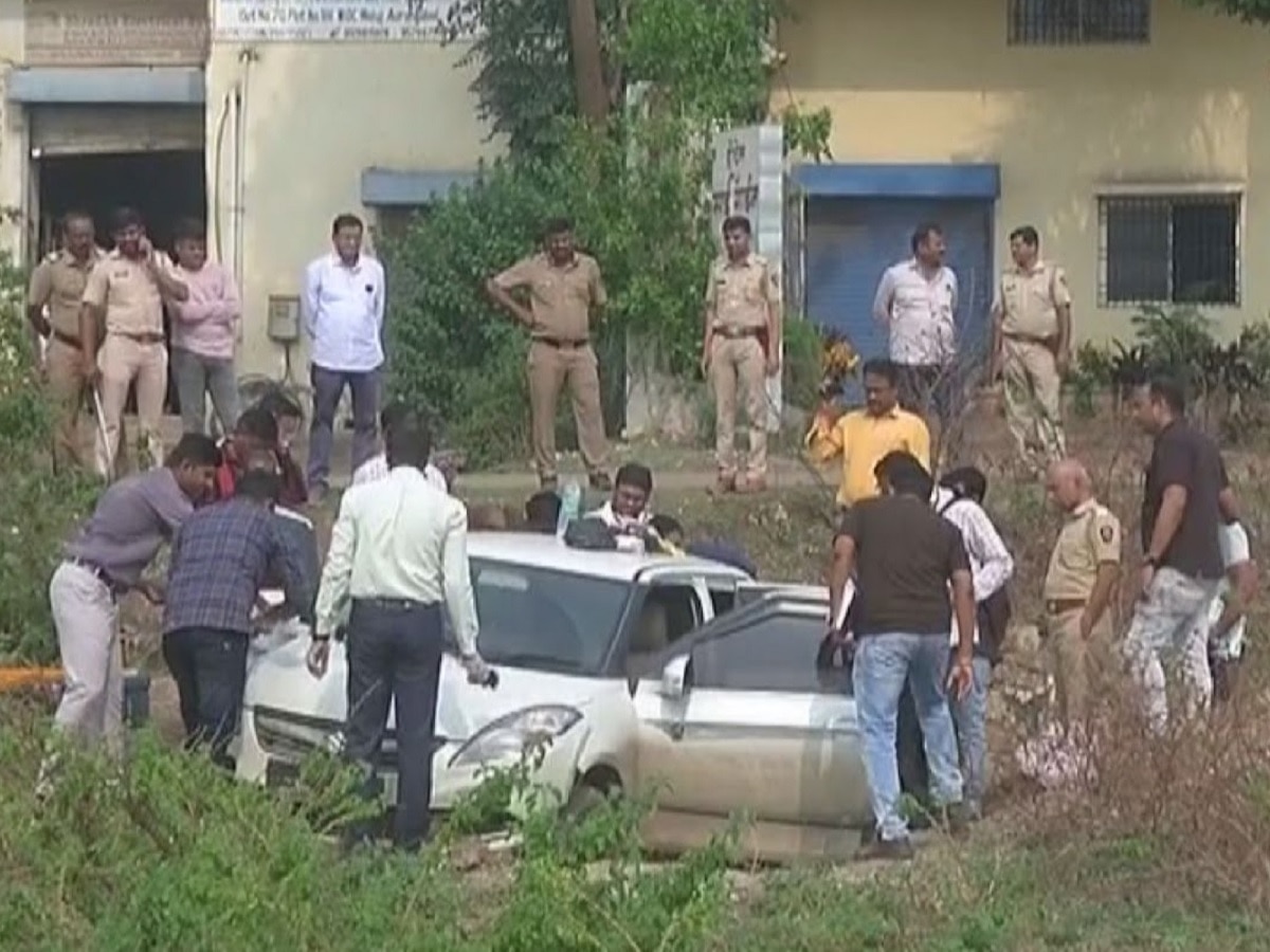 छत्रपती संभाजीनगरमध्ये एन्काऊंटरचा थरार! संशयीय आरोपीचा मृत्यू; 8 किलो सोनं आणि 40 किलो चांदी चोरल्याचे दरोडा प्रकरण छत्रपती संभाजीनगरमध्ये एन्काऊंटरचा थरार! संशयीय आरोपीचा मृत्यू; 8 किलो सोनं आणि 40 किलो चांदी चोरल्याचे दरोडा प्रकरण