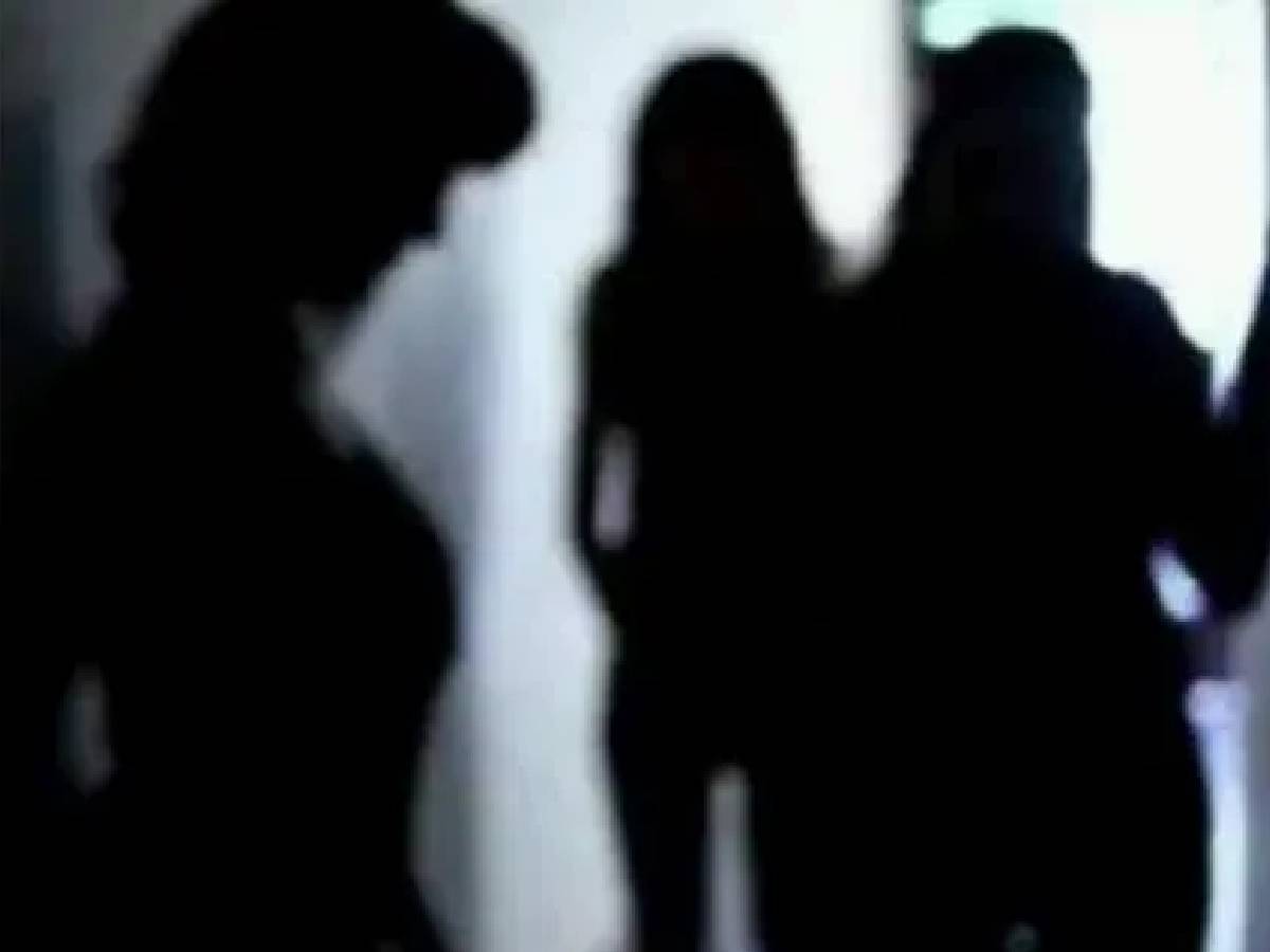 मुलींना वेश्या व्यवसायात ढकलणाऱ्या महिलेला 14 वर्षांची सक्तमजुरी अन्…