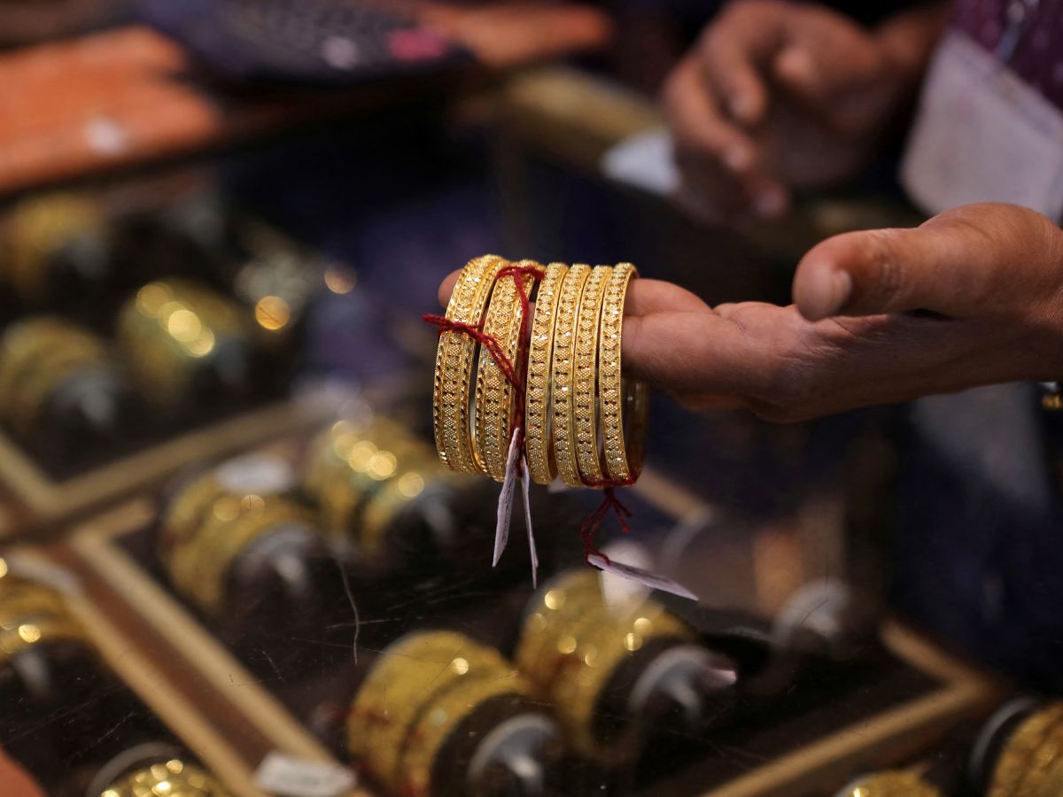 सोन्याचे दर आज पुन्हा वाढले, चांदीची चमकही वाढली; वाचा आजचा 24 कॅरेट सोन्याचा भाव सोन्याचे दर आज पुन्हा वाढले, चांदीची चमकही वाढली; वाचा आजचा 24 कॅरेट सोन्याचा भाव