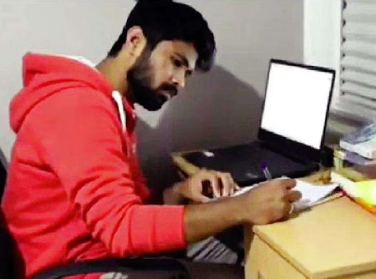 ओबीसी योजनेचा पोस्टर बॉय रोहित दिवसेलाच नाकारली शिष्यवृत्ती, सरकारने हात वर केल्याने अडचणींचा डोंगर