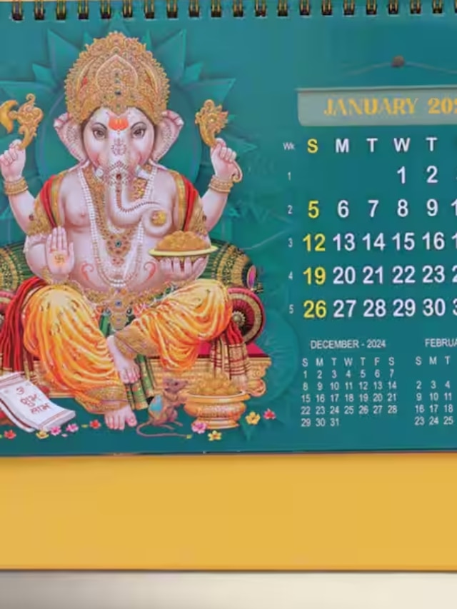 घरात देवी-देवतांचे फोटो असलेले कॅलेंडर ठेवावे की नाही?