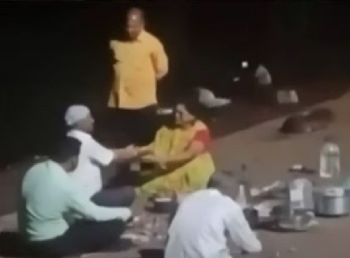 कोल्हापुरात धक्कादायक प्रकार! नदीच्या काठी 5 ते 6 पुरुष आले, महिला जोरजोरात ओरडू लागली अन् पुढच्या क्षणी… कोल्हापुरात धक्कादायक प्रकार! नदीच्या काठी 5 ते 6 पुरुष आले, महिला जोरजोरात ओरडू लागली अन् पुढच्या क्षणी…