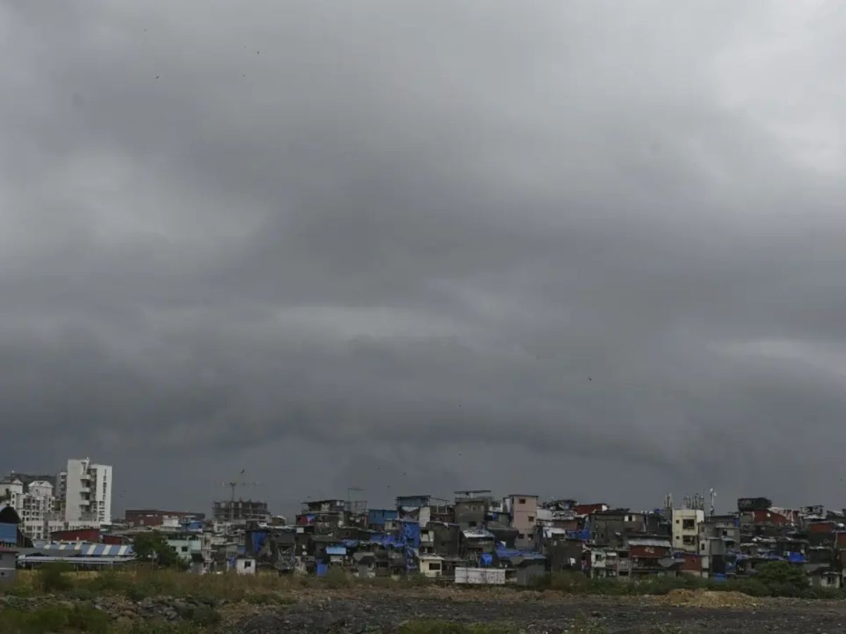 मान्सूनने संपूर्ण महाराष्ट्र व्यापला! पुढचे तीन दिवस ‘कोसळधार’, ‘या’ जिल्ह्यांना हवामान विभागांचा इशारा मान्सूनने संपूर्ण महाराष्ट्र व्यापला! पुढचे तीन दिवस ‘कोसळधार’, ‘या’ जिल्ह्यांना हवामान विभागांचा इशारा