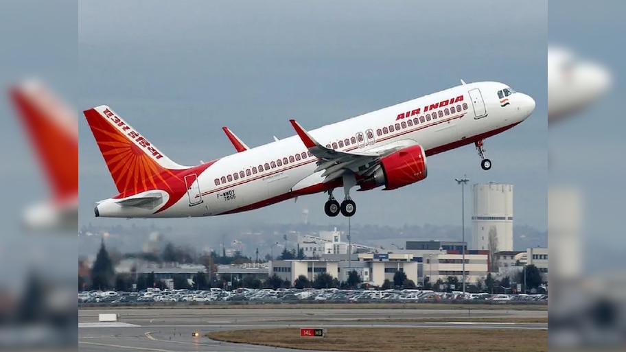 लंडनहून मुंबईला येणाऱ्या एअर इंडियाच्या विमानात 5 प्रवासी, 2 केबिन क्रू बेशुद्ध पडले