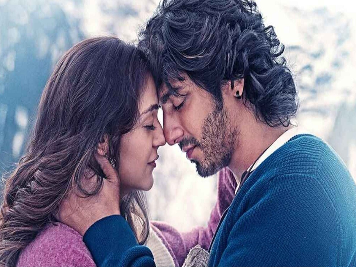 Saiyaara Collection: सैयारा चित्रपटाचा बॉक्स ऑफिसवर धुमाकूळ, मोडले कमाईचे सर्व रेकॉर्ड्स; 4 दिवसात रचला इतिहास Saiyaara Collection: सैयारा चित्रपटाचा बॉक्स ऑफिसवर धुमाकूळ, मोडले कमाईचे सर्व रेकॉर्ड्स; 4 दिवसात रचला इतिहास