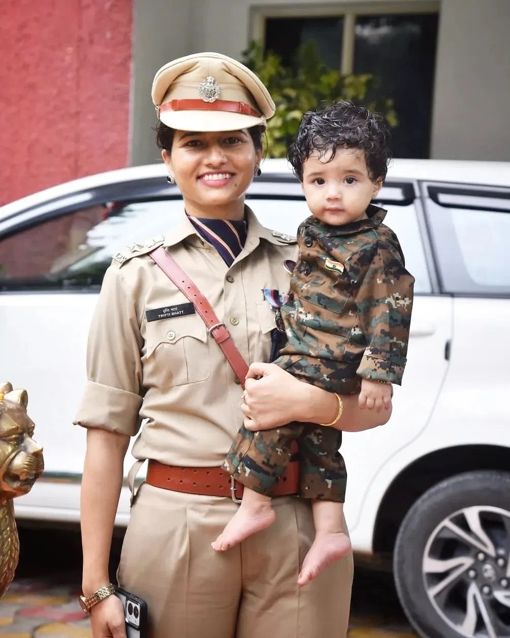 Success Story of IPS Officer Tripti Bhatt topper in UPSC rejected  government jobs | Success Story: वर्दीचं स्वप्न, ISRO ची नोकरी सोडली, 16  सरकारी नोकऱ्याही धुडकावल्या; पहिल्याच ...